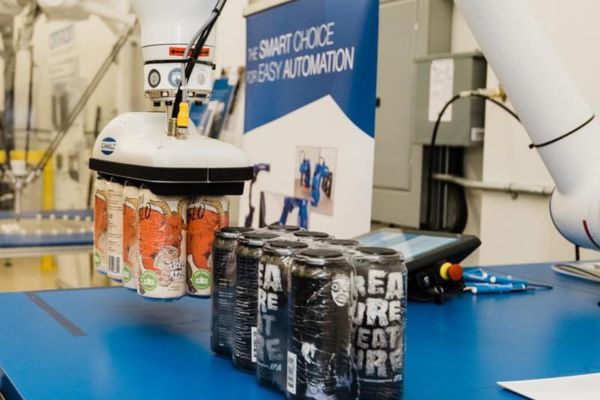 Can packaging demo using collaborative robots 